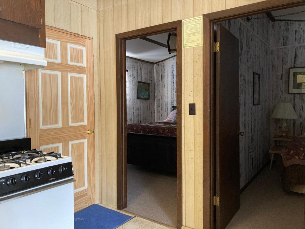 Musky Joe'S Twin Pines Resort New Post Extérieur photo