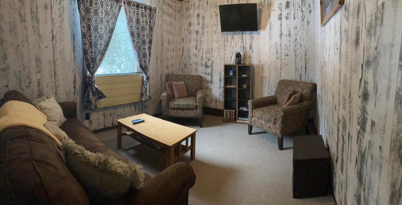 Musky Joe'S Twin Pines Resort New Post Extérieur photo