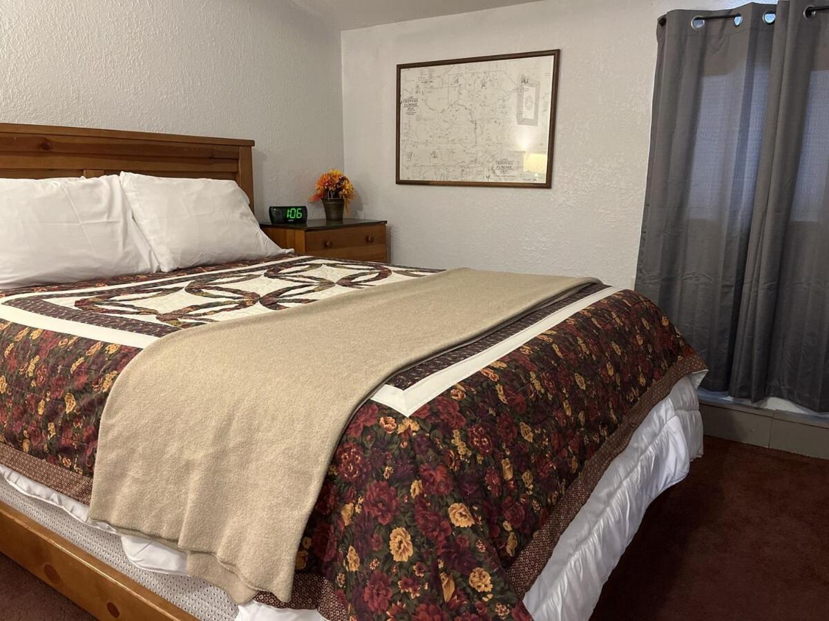 Musky Joe'S Twin Pines Resort New Post Extérieur photo