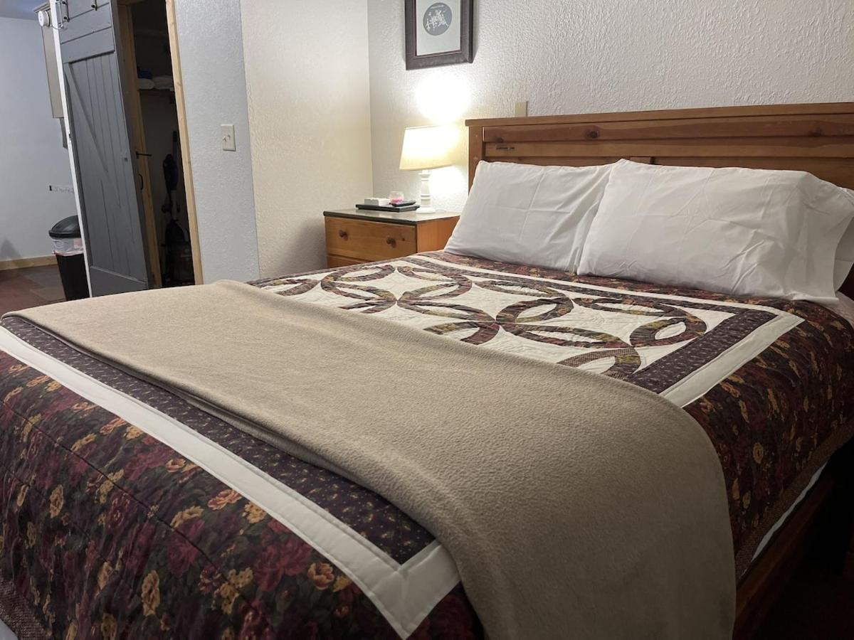 Musky Joe'S Twin Pines Resort New Post Extérieur photo