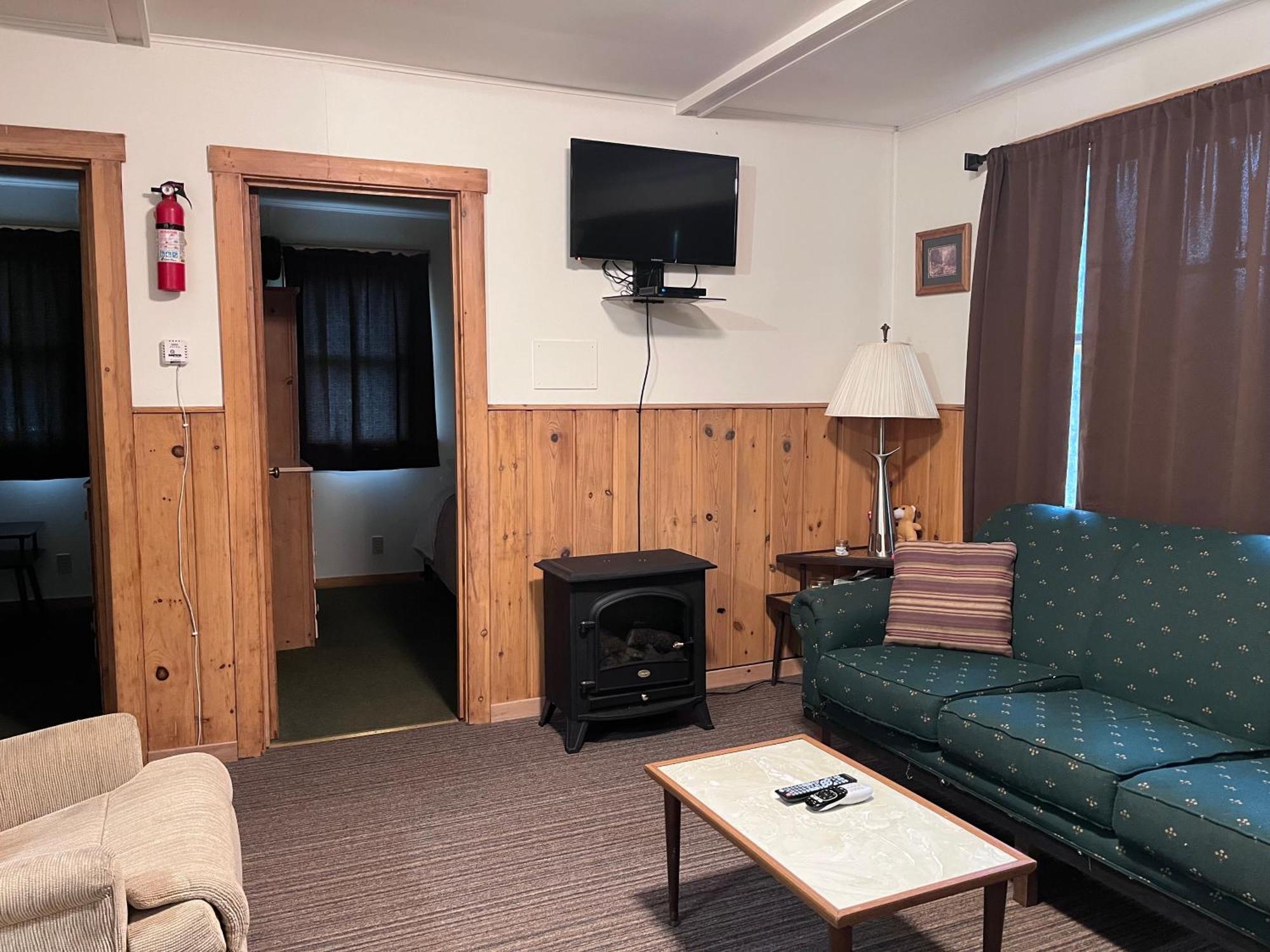 Musky Joe'S Twin Pines Resort New Post Extérieur photo