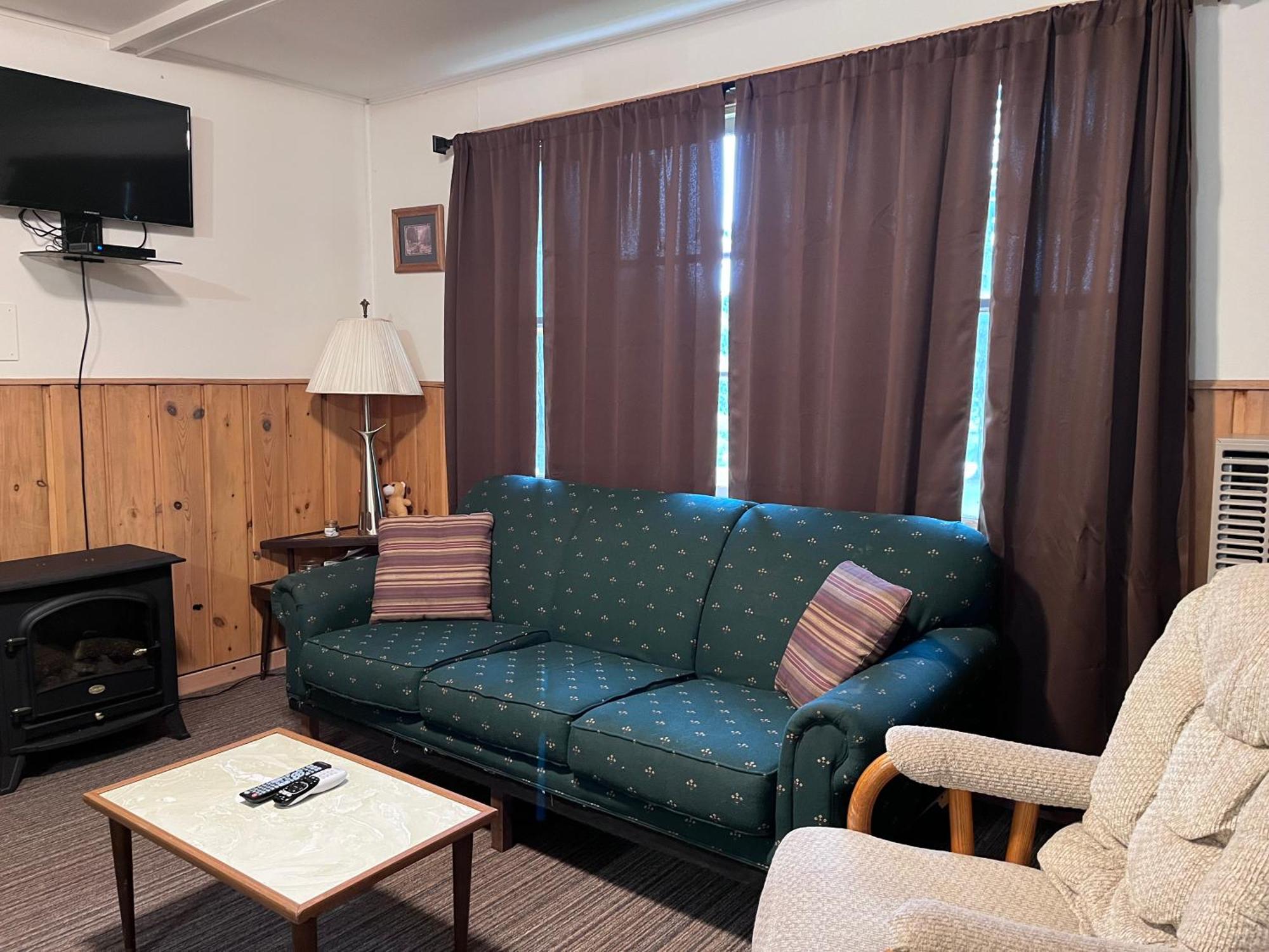 Musky Joe'S Twin Pines Resort New Post Extérieur photo