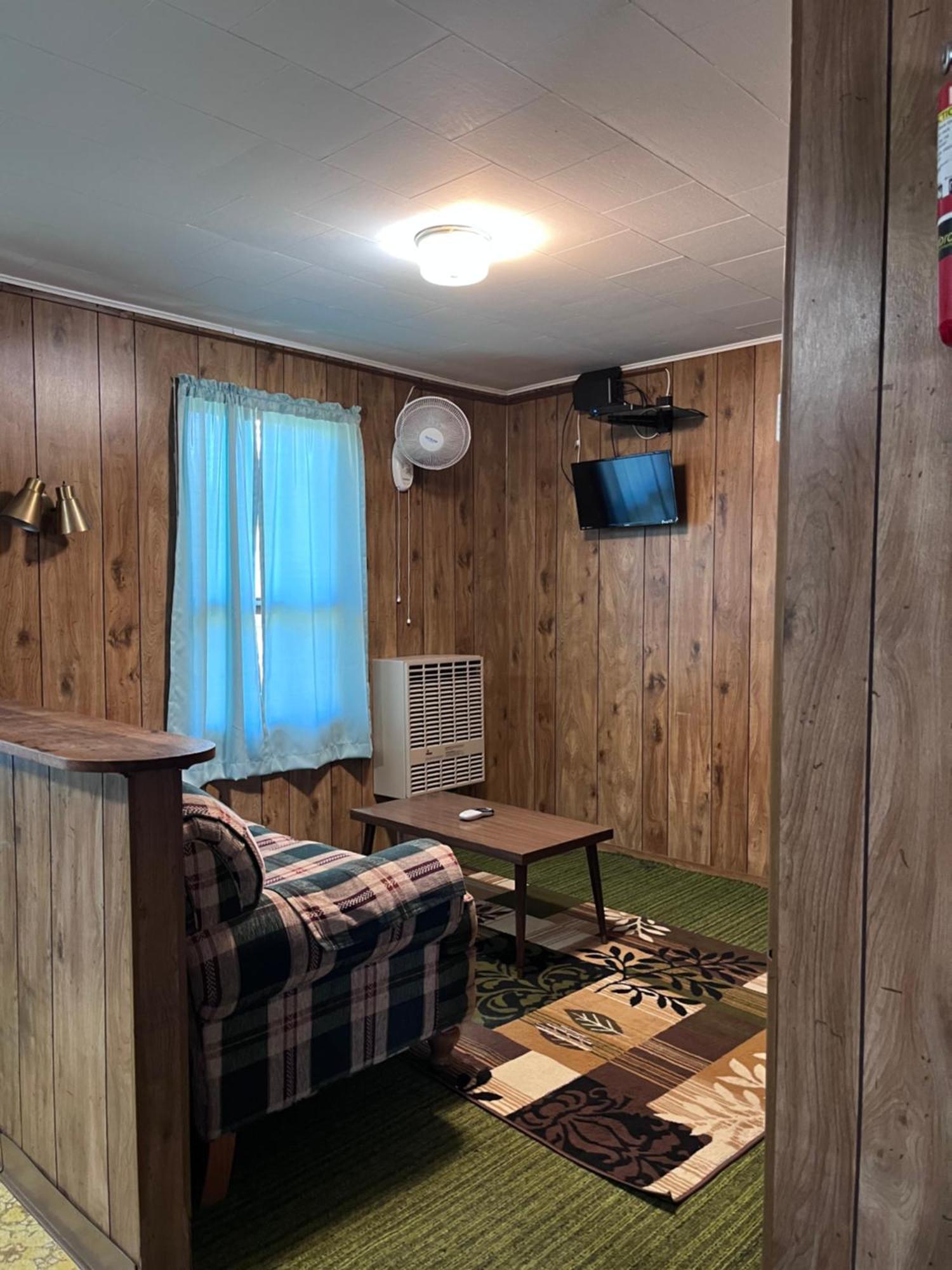 Musky Joe'S Twin Pines Resort New Post Extérieur photo
